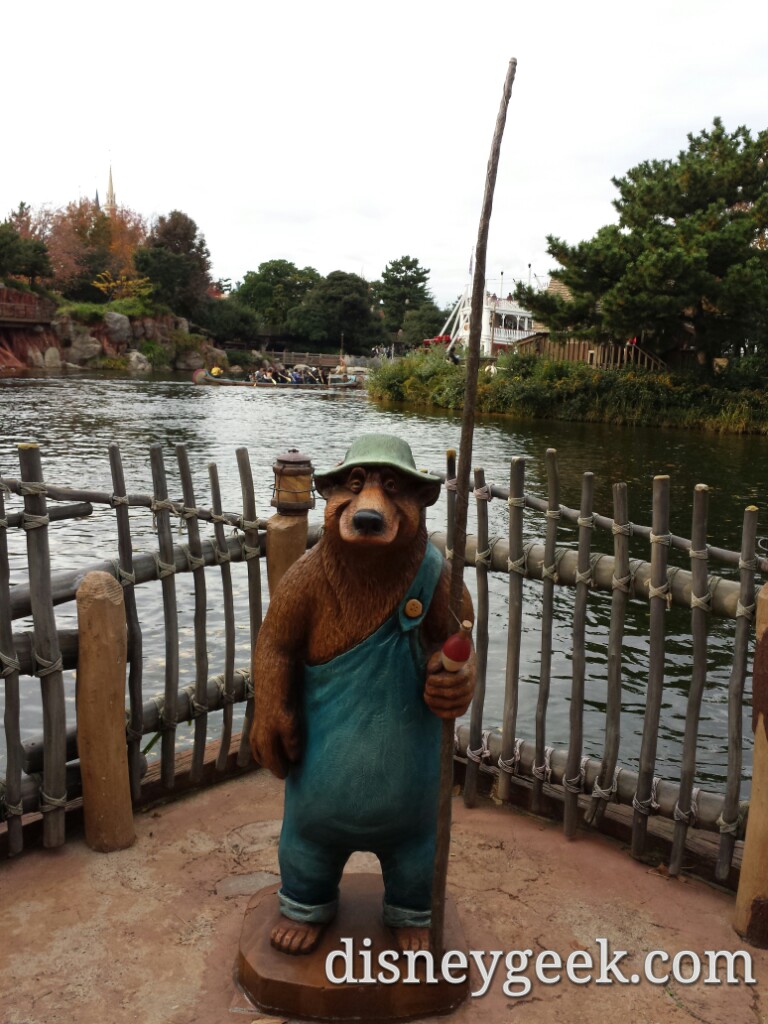 Tokyo Disneyland - Critter Country - Fishin' Bear