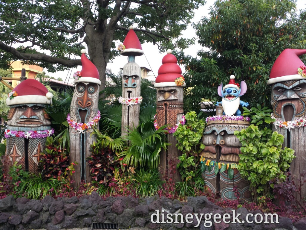 Tokyo Disneyland - Santa Tikis in Adventureland
