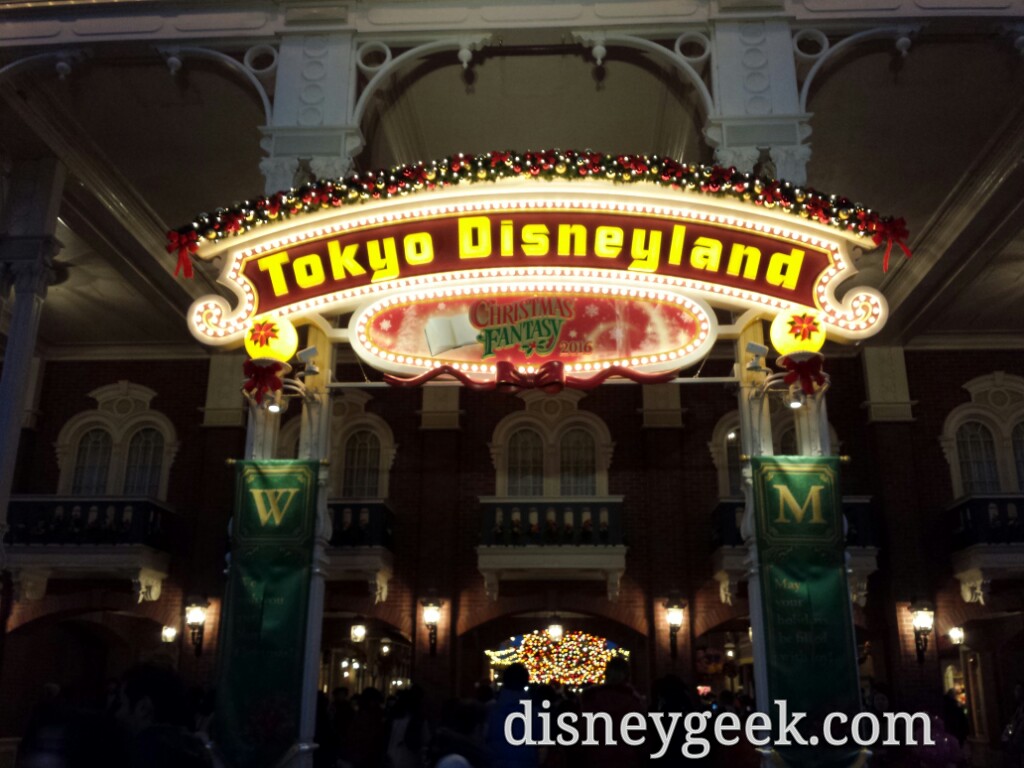 Tokyo Disneyland - Entrance at night