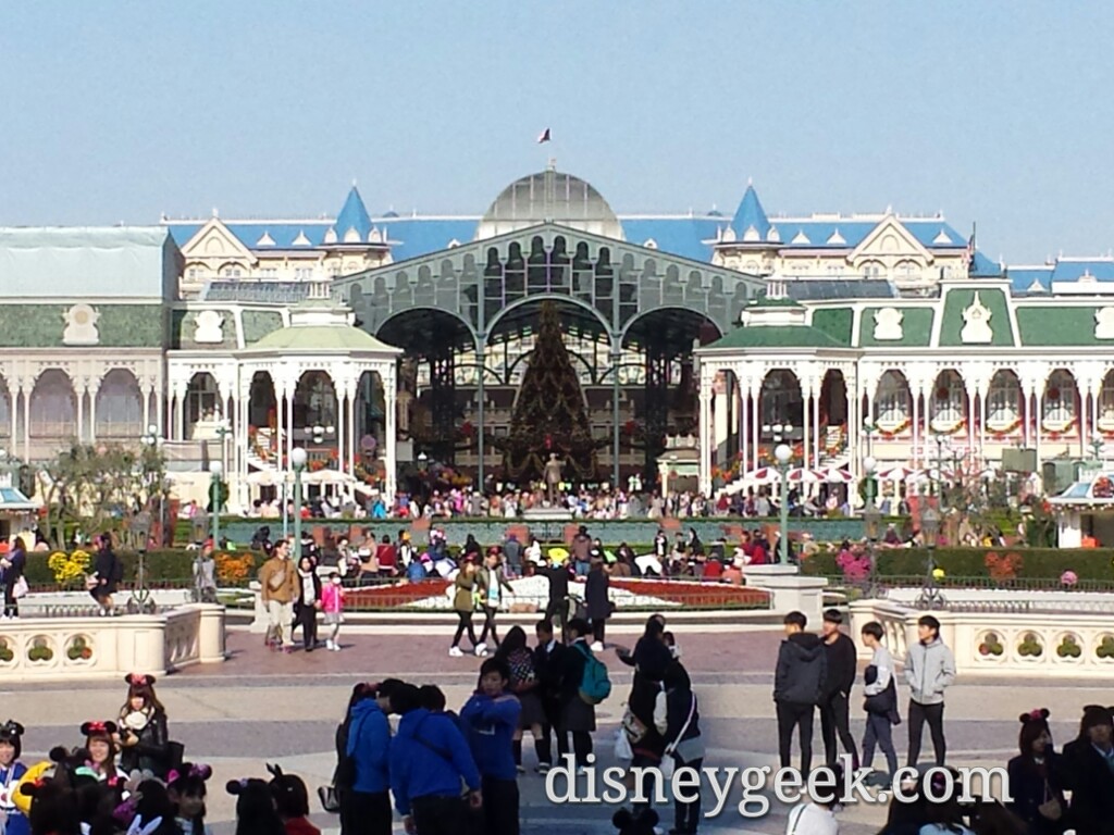 Tokyo Disneyland - Central Plaza - World Bazar