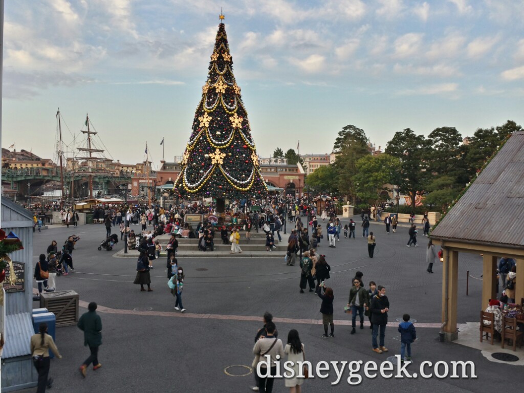 Tokyo DisneySea - American Waterfront Tree