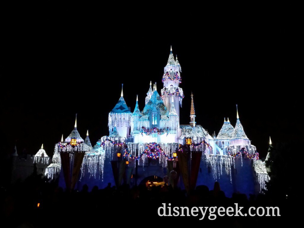 Disneyland Paris Pictures: Hub & Sleeping Beauty Castle - The Geek's Blog @  disneygeek.com