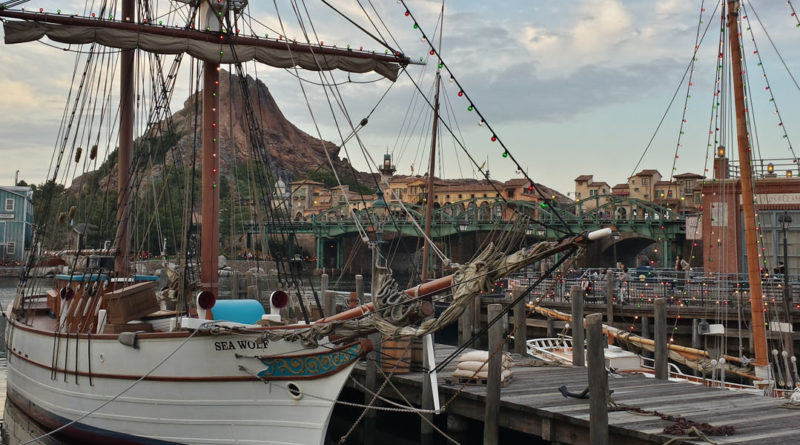 Featured - Tokyo DisneySea American Waterfront Boats