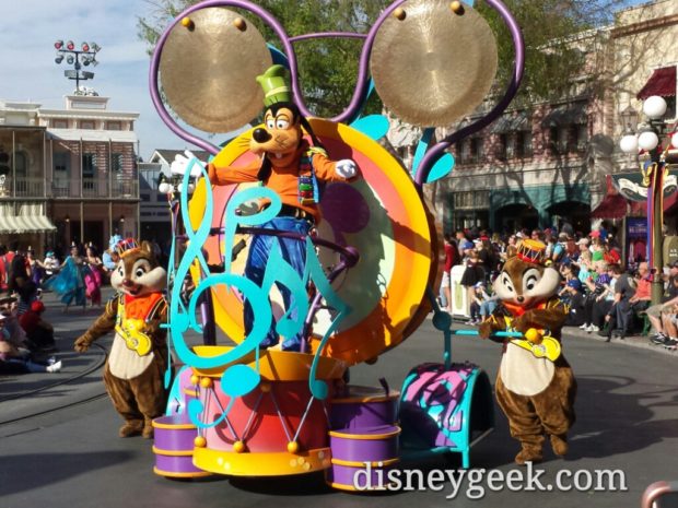 Mickey's Soundsational Parade Has Returned To Disneyland (several 