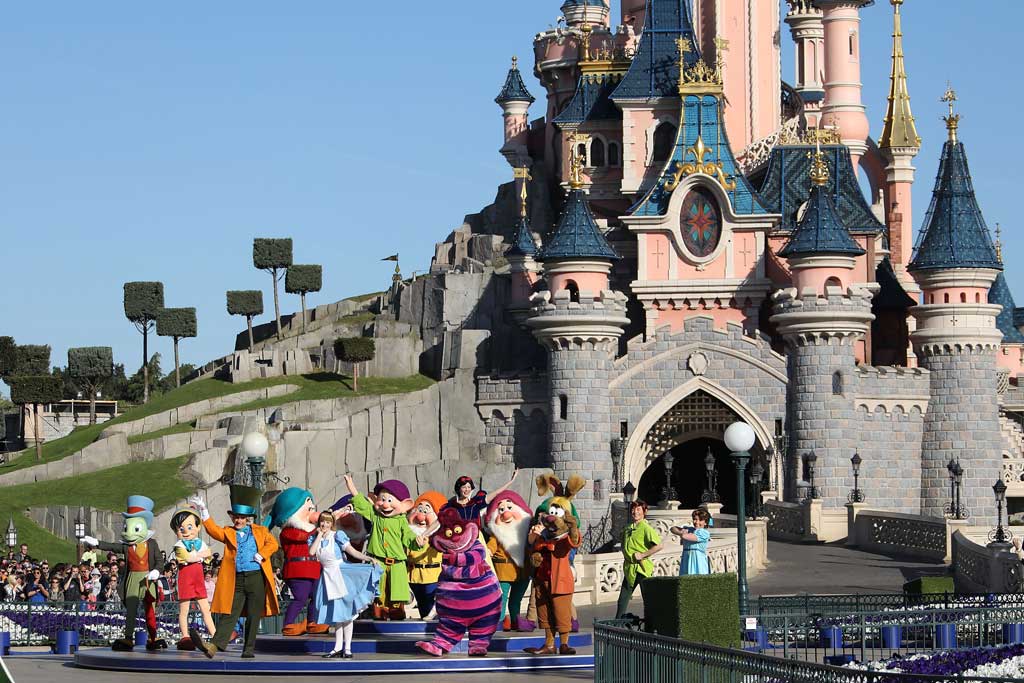 Disneyland Paris Celebrates 25 Years of Entertaining Guests - The Geek ...