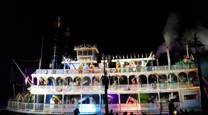 Mark Twain - Disneyland Fantasmic Finale - The Geek's Blog @ disneygeek.com