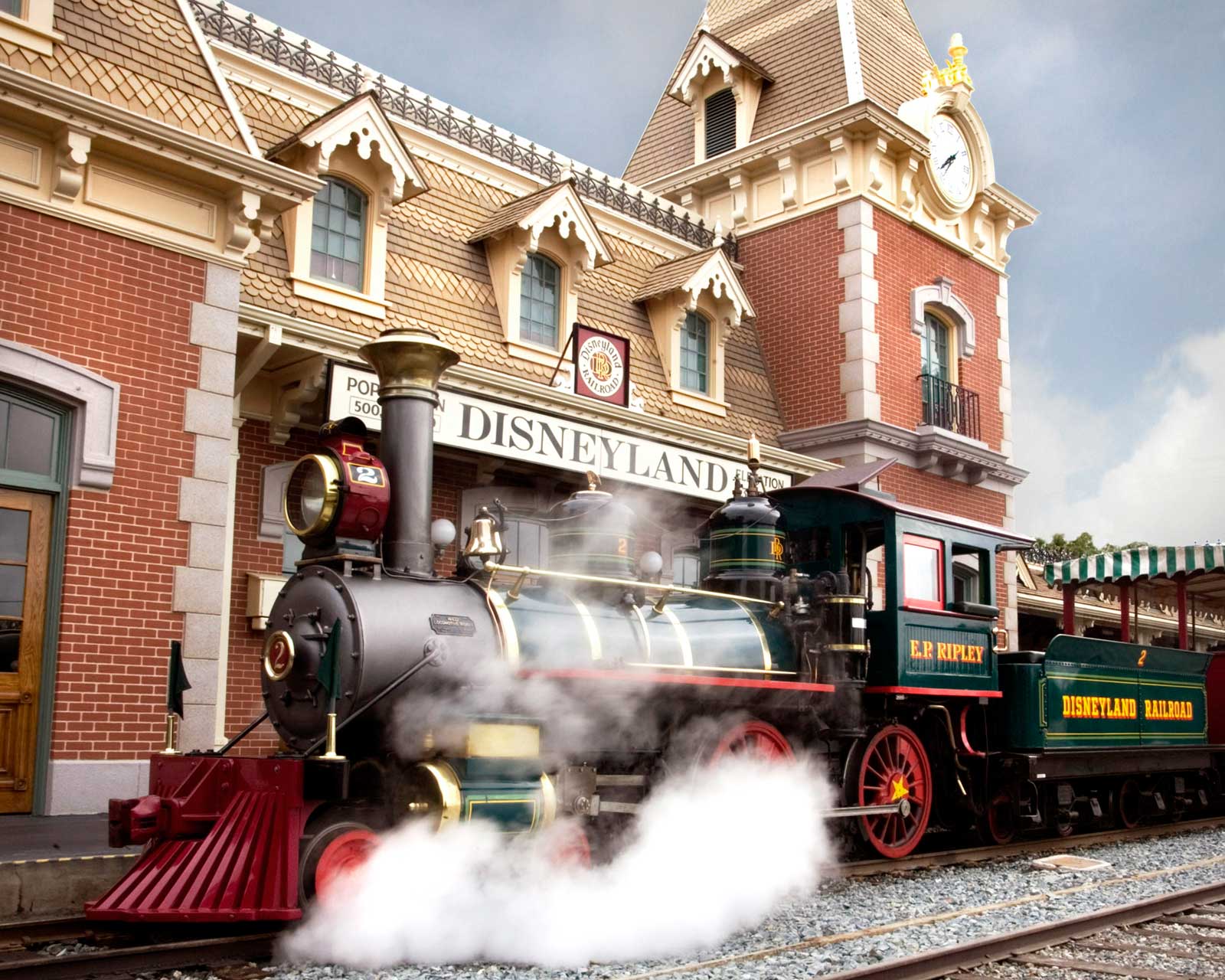 Disneyland Railroad at Main Street Station 4 07 DL 6292