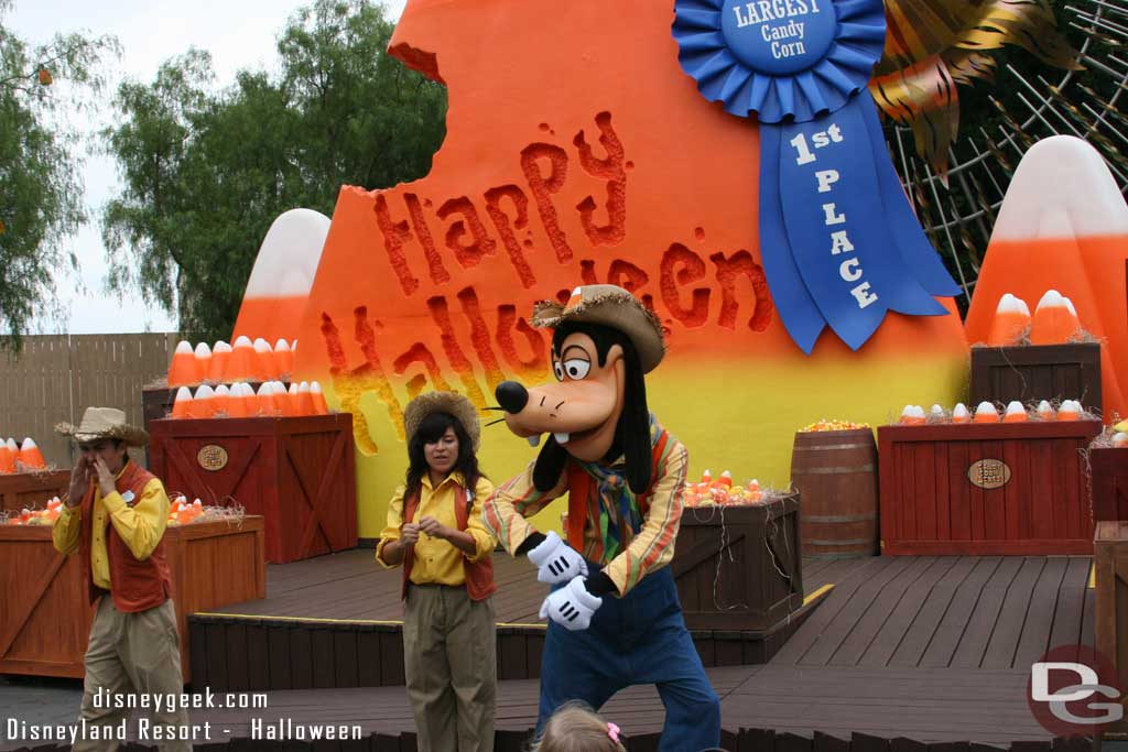 Goofy showing off his dance moves in Candy Corn Acres