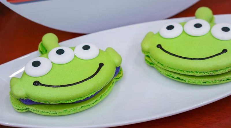 Pixarfest Green Little Green Men Macaroon 030918 01017DN