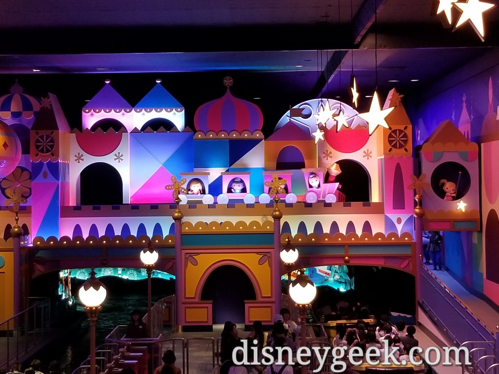 Tokyo Disneyland It S A Small World Queue The Geek S Blog Disneygeek Com