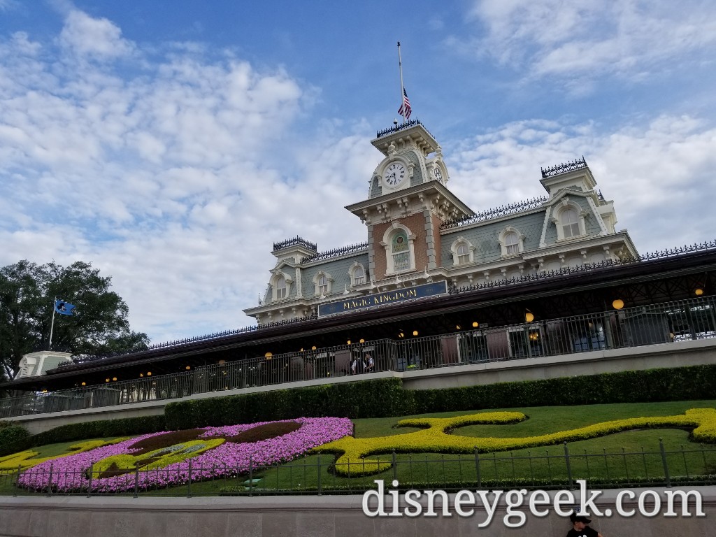 Pictures: Some Sights from the Walt Disney World Railroad at the Magic  Kingdom - The Geek's Blog @ disneygeek.com