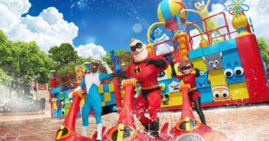 Hong Kong Disneyland - Pixar Water Play Street Party