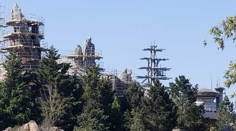 Star Wars: Galaxy's Edge Construction