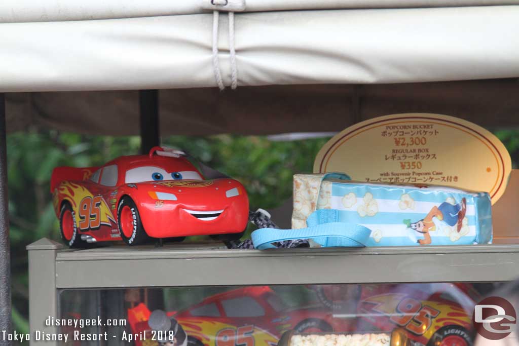 The cart in front of the dock for the Mark Twain Riverboat featured Lightning McQueen Buckets for 2,300 yen
