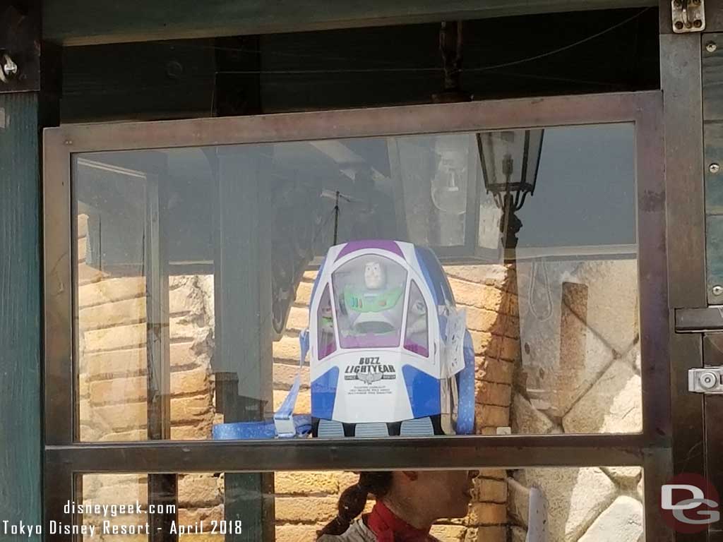 The cart At the top of Via Delle Viti features a Buzz Lightyear Bucket