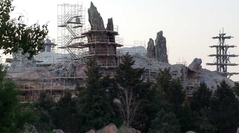 Star Wars - Galaxy's Edge Construction