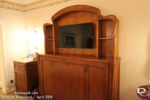 Shanghai Disneyland Hotel Room - TV & Pull Down Bed