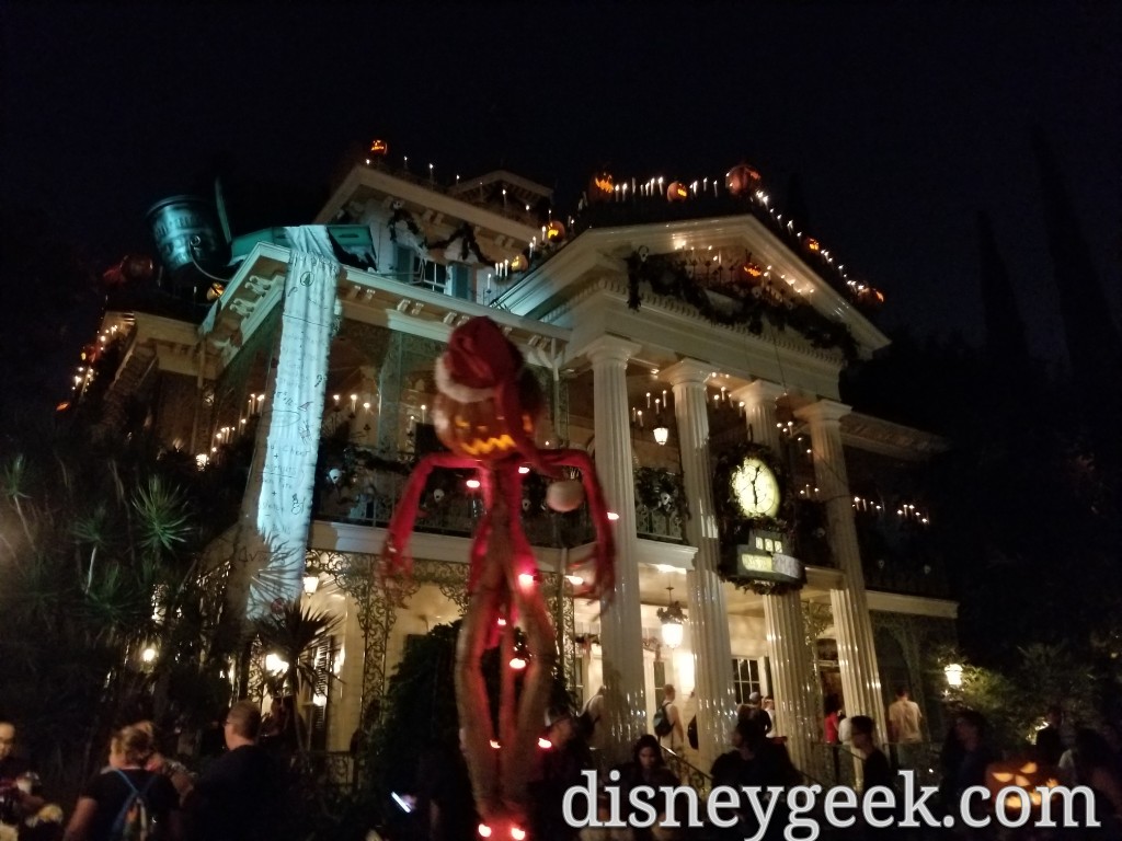Haunted Mansion Holiday 2018 Several Pics The Geek S Blog Disneygeek Com - haunted mansion holiday roblox