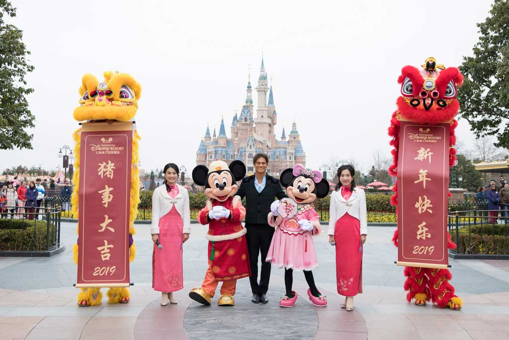 Shanghai Disney Welcomes the Year of the Pig - 上海迪士尼度假区喜迎猪年