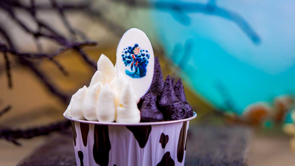 At Jolly Holiday Bakery Café at Disneyland Park, guests will find this Cruella de Vil-inspired brownie made with dark chocolate and white chocolate mousse. (David Nguyen/Disneyland Resort)