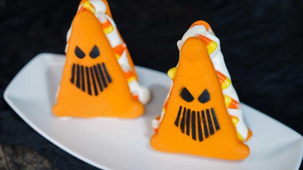 At Cozy Cone Motel at Disney California Adventure Park, guests will find this “Spoke-y” Cone Macaron featuring a cone macaron filled with marshmallow buttercream and candy corn. (David Nguyen/Disneyland Resort)