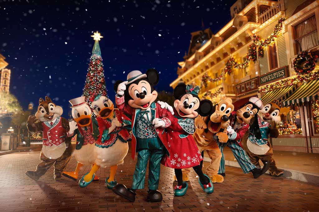 Join Mickey, Minnie, Anna and Elsa to wish your loved ones a “Happy Disney Wishmas” 