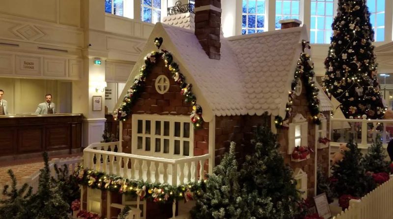 Disneyland Hotel Christmas Decorations @ Disneyland Paris