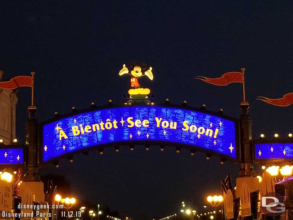 Disneyland Paris Exit Sign
