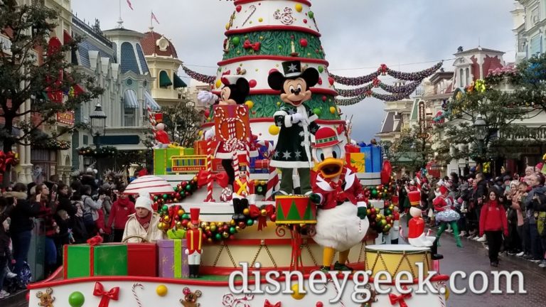 Disneyland Paris Pictures & Video: Disney's Christmas Parade! (12:00 ...