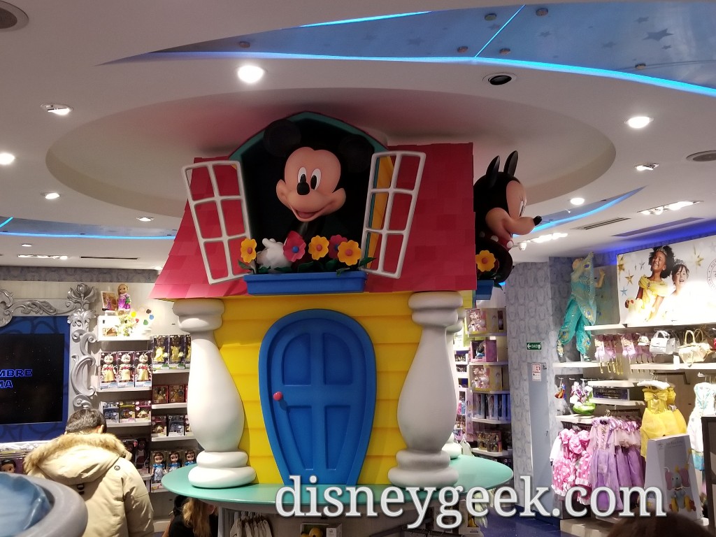 Disney Store (Champs-Élysées, Paris) - WanderDisney