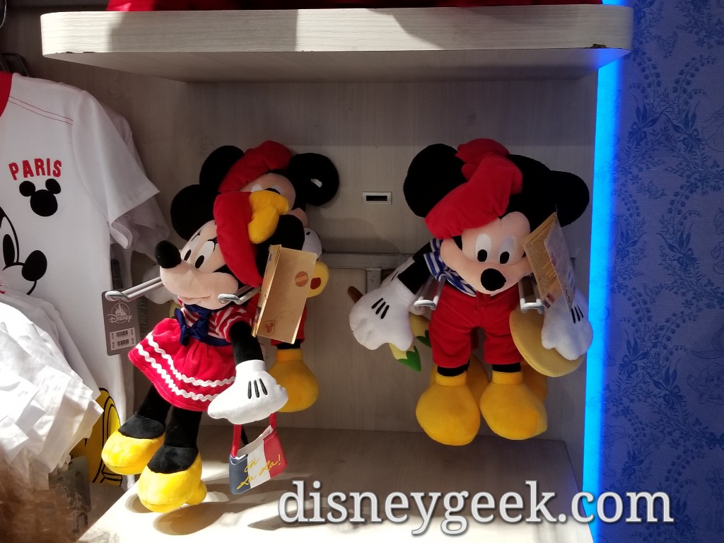 Disney Store (Champs-Élysées, Paris) - WanderDisney