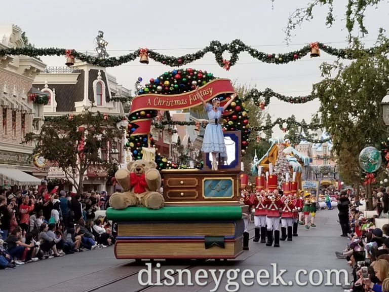 Pictures: A Christmas Fantasy Parade @ Disneyland - The Geek's Blog ...