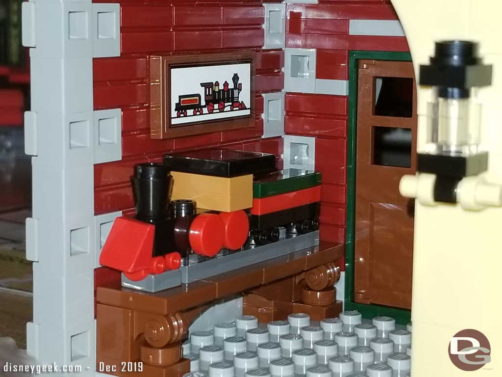 LEGO Disney Train and Station - Station
