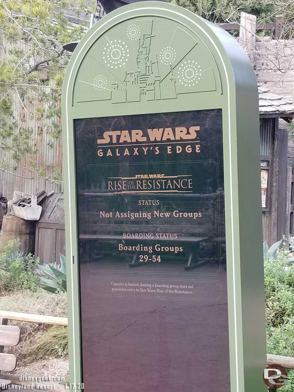 The digital display is back along the Big Thunder Trail entrance to Galaxy's Edge. It features boarding group info now.