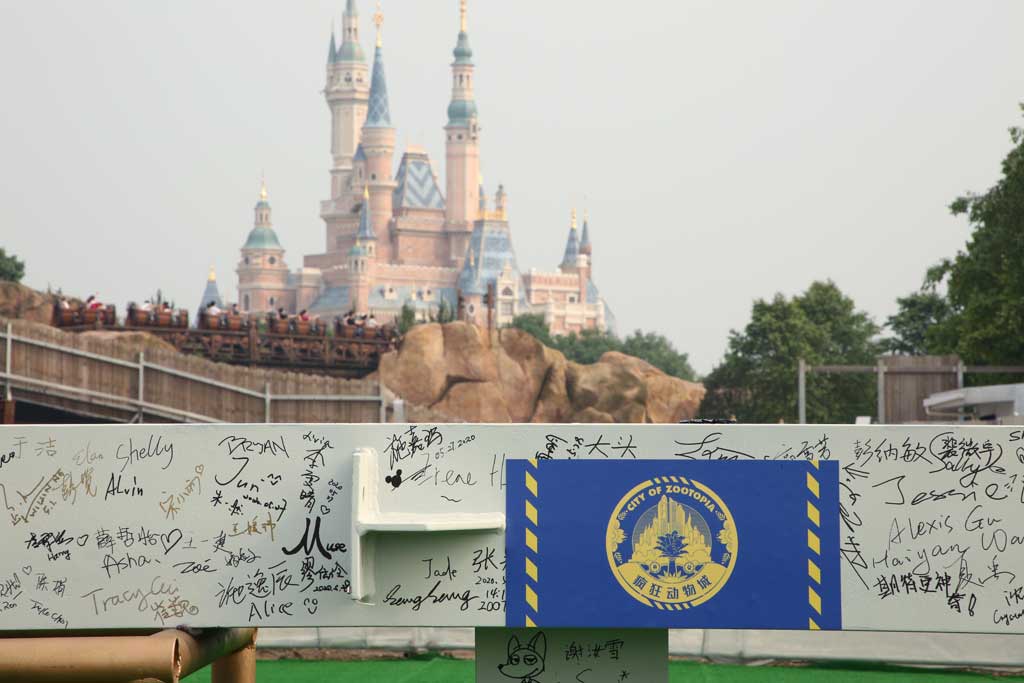 Shanghai Disney Resort Cast Members and Imagineers signed their names on the first steel column