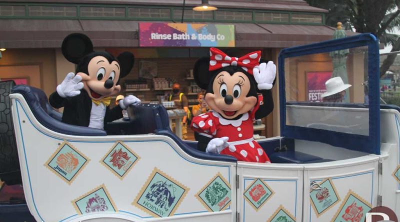 EPCOT - Mickey and Minnie Mouse