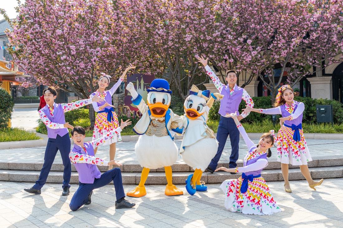 Press Release Disneytown Commemorates 5 Magical Years with a Year Long Birthday Celebration Disney to Participate in the Tenth China Flower