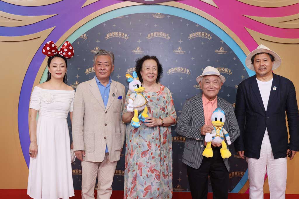 Senior artists from the Shanghai Film Actor Troupe: Niu Ben, Zhu Manfang, Tong Ruixin, Wang Shihuai, Yu Hui