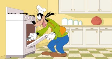 LEARNING TO COOK - It’s a recipe for comedy and disaster when Goofy uses his time at home to learn how to cook. Goofy stars in a trio of hilarious new shorts offering tips on “How to Stay at Home.” © 2021 Disney. All Rights Reserved.