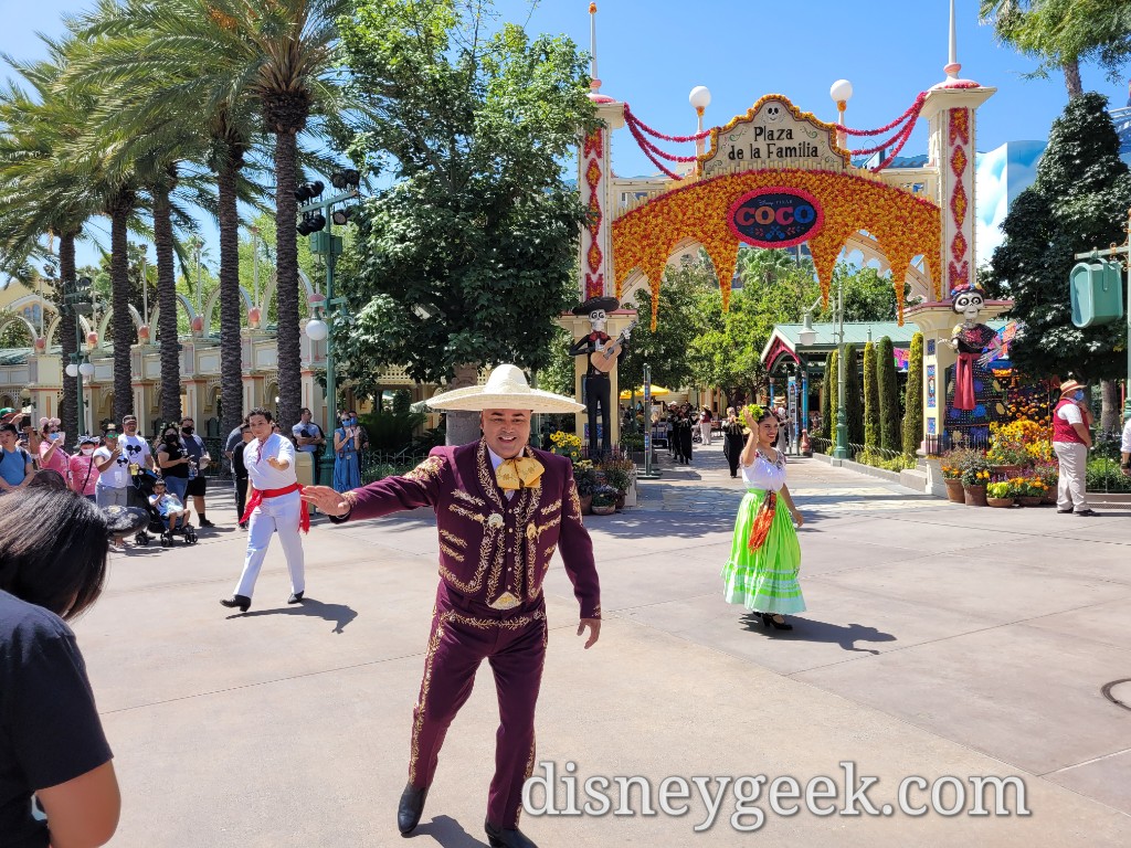 Celebrate With 'Coco': Plaza de la Familia Returns to Disney California  Adventure! - Inside the Magic