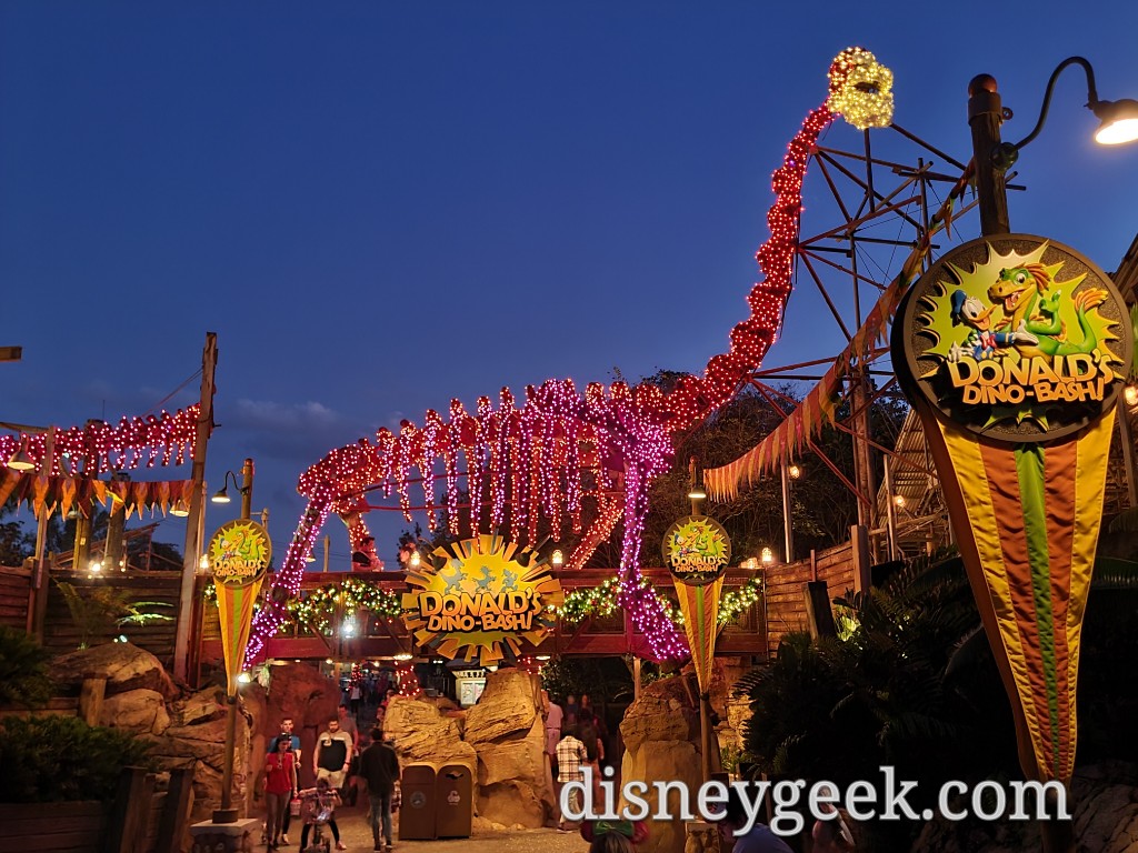 Dinoland USA Christmas Lights - The Geek's Blog @ disneygeek.com