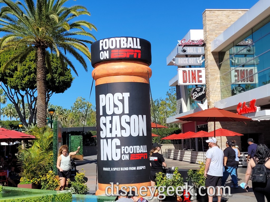 Pictures: NHL Stanley Cup in Downtown Disney - The Geek's Blog