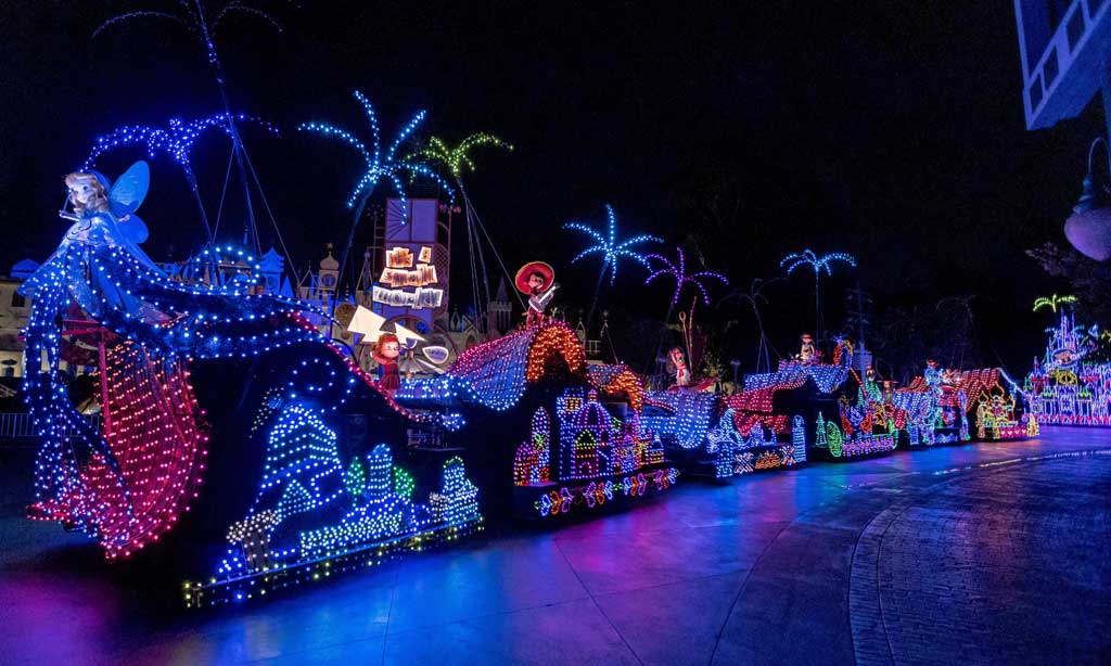 “Main Street Electrical Parade” at Disneyland Park – New Grand Finale