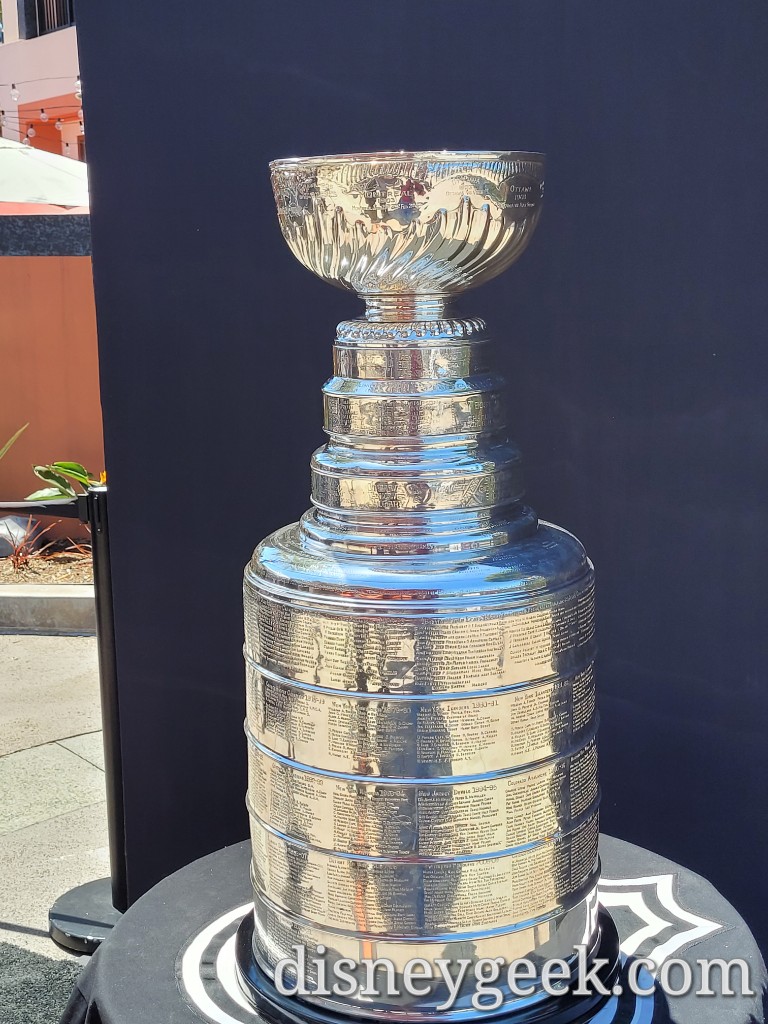Pictures: NHL Stanley Cup in Downtown Disney - The Geek's Blog