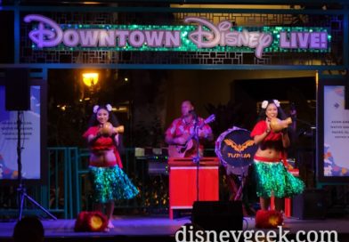 Tupua Performing in Downtown Disney