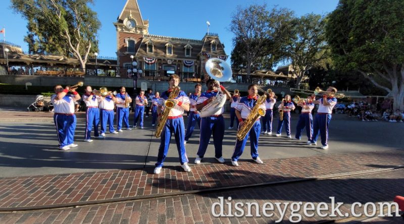 Pictures & Video: Disneyland All-American College Band In Town Square