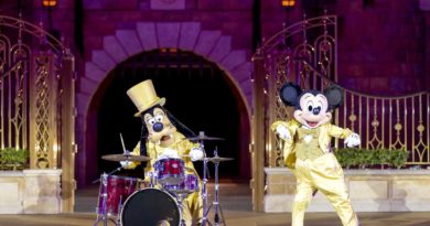 HKDL Christmas Disney Live in Concert holiday music celebration Mickey 2
