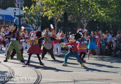 Pictures & Video: Mickey’s Happy Holidays