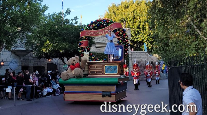 Pictures & Video: A Christmas Fantasy Parade at Disneyland