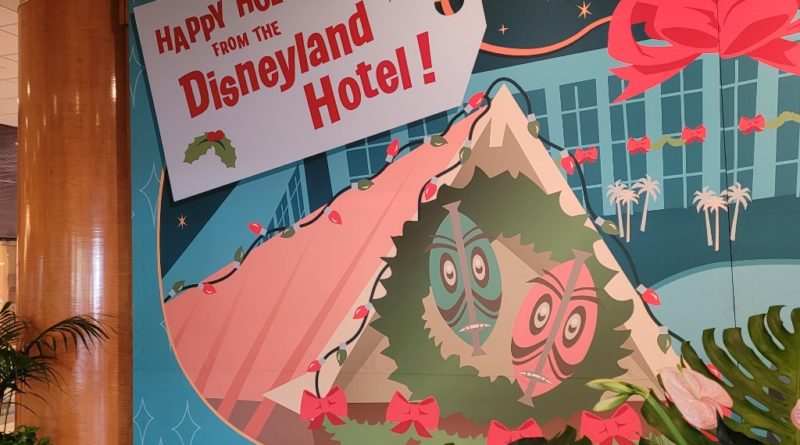Pictures: Disneyland Hotel Christmas Decorations